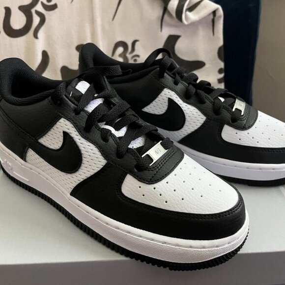 Nike Air Force 1 GS shoes - Picture 1 of 5